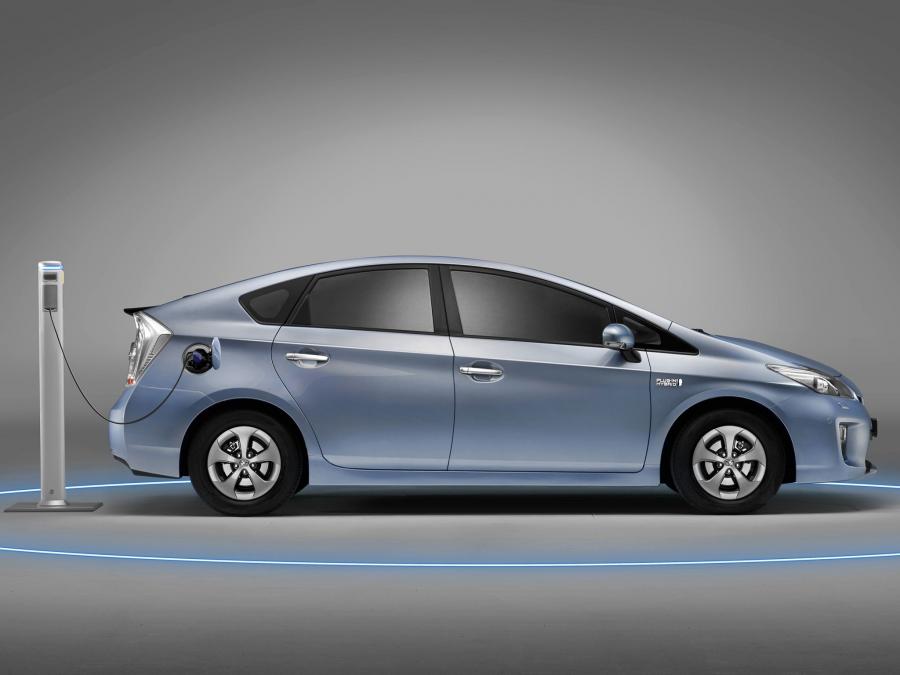  Toyota Prius Plug-In Hybrid 2011 года  (фото 4 из 8)